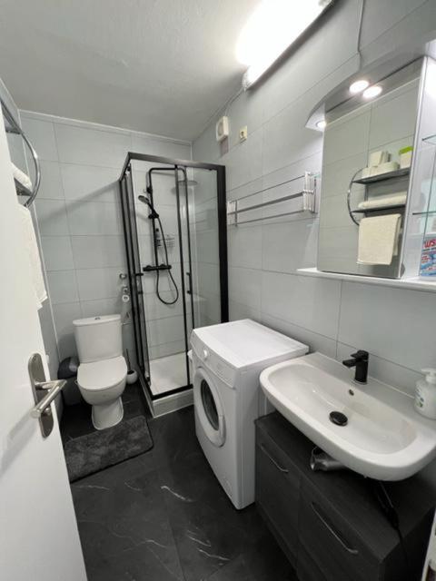 Ruhiges Und Klimatisiertes Apartment Stuttgart Luaran gambar